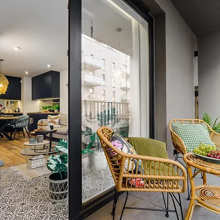 Lumina Premium With Parking Manufactura Apartment