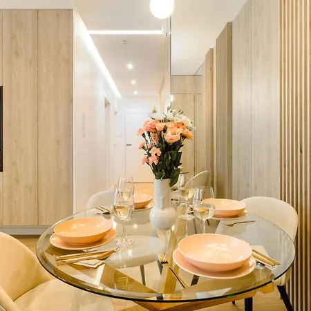 Lumina Premium With Parking Manufactura Apartment *