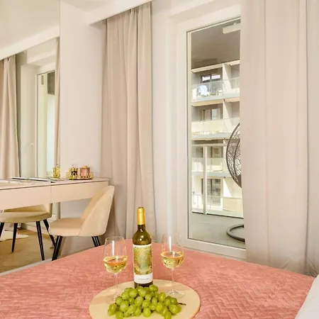 Lumina Premium With Parking Manufactura شقة وودج